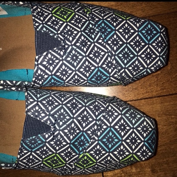 Patterned Toms - Picture 2 of 6